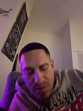 juicyj1311 online show from April 15, 8:03 am