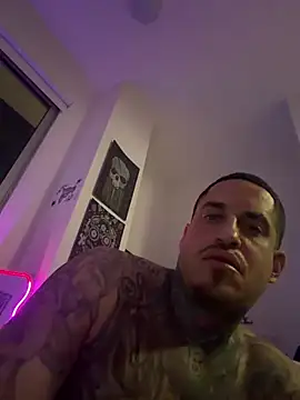 juicyj1311 online show from April 4, 7:05 am