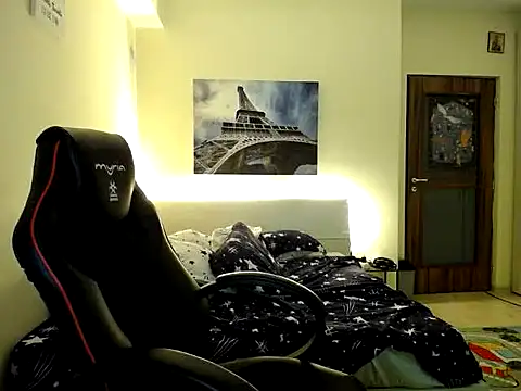 amydamarw online show from March 31, 8:10 pm