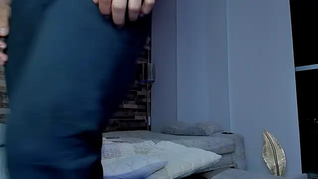 Snapshot of zaiin_diesel chatting on February 14, 1:02 am zaiin diesel online show from February 14, 1:02 am