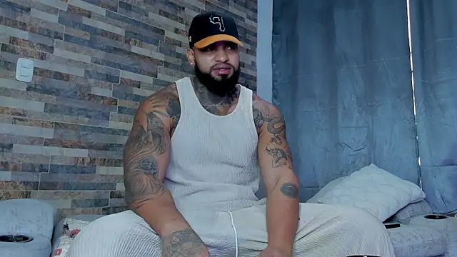 Snapshot of zaiin_diesel chatting on February 4, 1:06 pm zaiin diesel online show from February 4, 1:06 pm