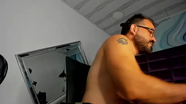 Snapshot of SbasTone_Muscle chatting on February 13, 1:48 pm SbasTone Muscle online show from February 13, 1:48 pm