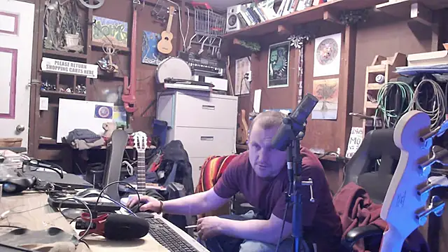 Snapshot of itsjameswebbscope chatting on January 12, 3:49 am itsjameswebbscope online show from January 12, 3:49 am