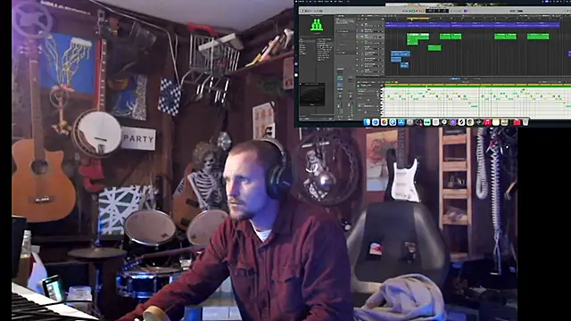 Snapshot of itsjameswebbscope chatting on October 14, 2:18 am itsjameswebbscope online show from October 14, 2:18 am