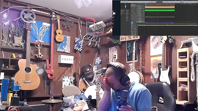 Snapshot of itsjameswebbscope chatting on October 22, 6:39 am itsjameswebbscope online show from October 22, 6:39 am