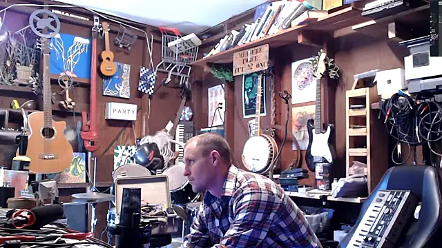 Snapshot of itsjameswebbscope chatting on November 1, 6:45 pm itsjameswebbscope online show from November 1, 6:45 pm