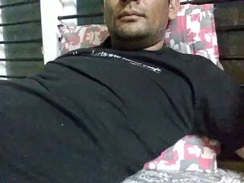 Snapshot of NiceBoy9099 chatting on January 2, 5:39 pm NiceBoy9099 online show from January 2, 5:39 pm
