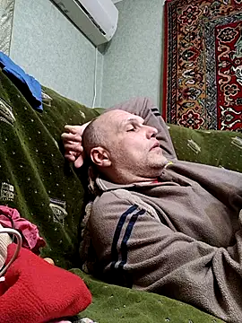 Pineapple04 online show from April 25, 8:17 pm