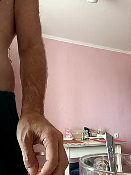 Snapshot of Pineapple04 chatting on October 31, 9:12 am Pineapple04 online show from October 31, 9:12 am