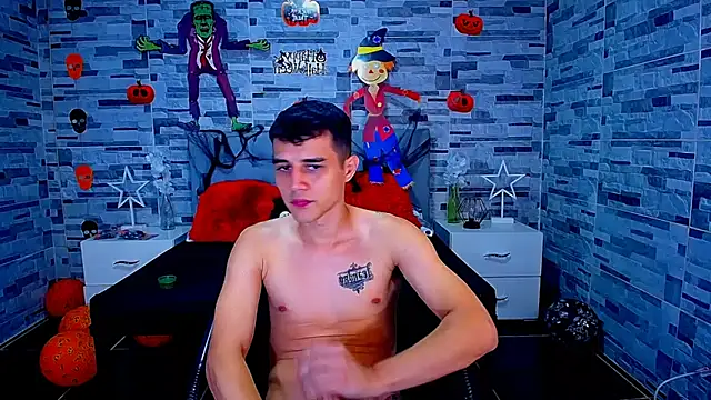 Snapshot of ADAM_HOT chatting on October 22, 12:02 am ADAM HOT online show from October 22, 12:02 am