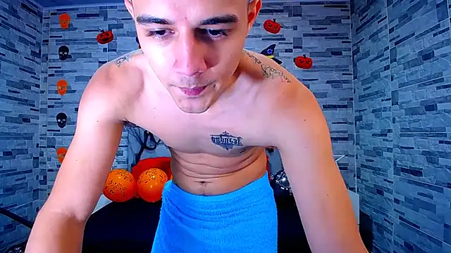 Snapshot of ADAM_HOT chatting on October 13, 11:11 pm ADAM HOT online show from October 13, 11:11 pm