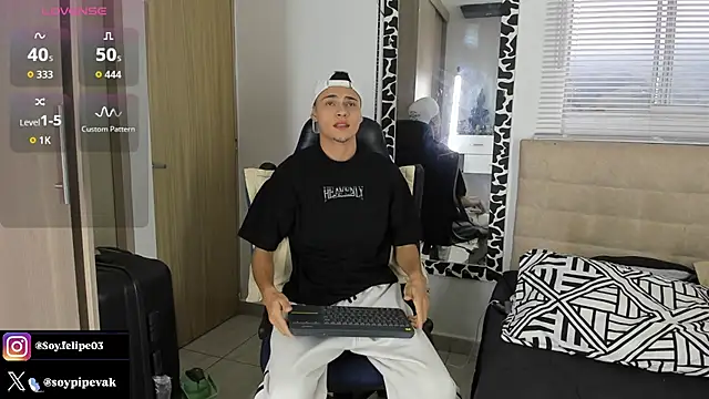 Snapshot of soyander03_ chatting on October 13, 11:27 am soyander03 online show from October 13, 11:27 am