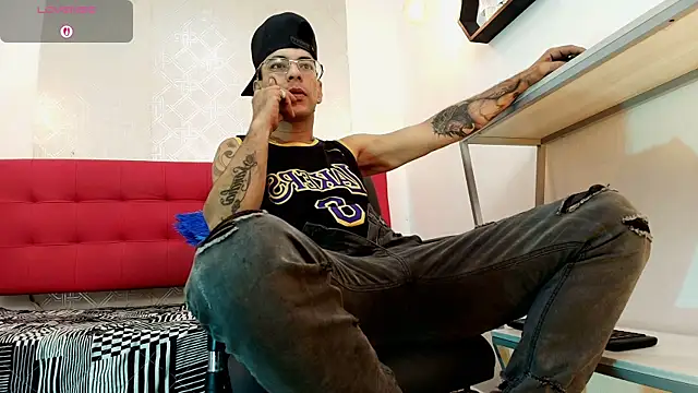 Snapshot of Andrey_u92 chatting on October 25, 3:52 am Andrey u92 online show from October 25, 3:52 am