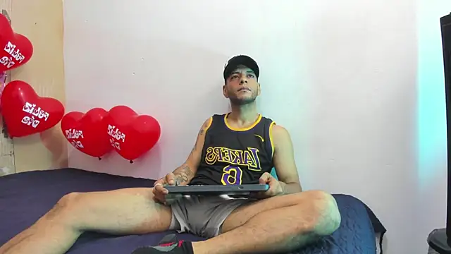 Snapshot of Andrey_u92 chatting on February 14, 3:43 am Andrey u92 online show from February 14, 3:43 am