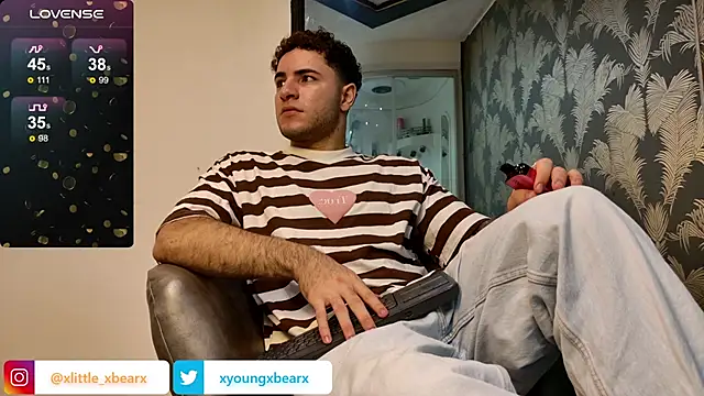 Snapshot of xlittle_xbearx chatting on December 27, 2:58 am xlittle xbearx online show from December 27, 2:58 am