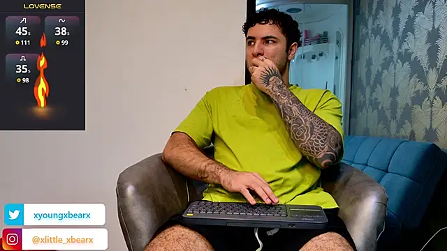 Snapshot of xlittle_xbearx chatting on March 16, 12:56 am xlittle xbearx online show from March 16, 12:56 am