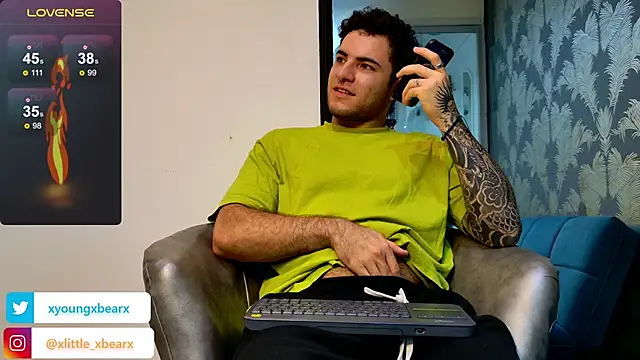 Snapshot of xlittle_xbearx chatting on February 10, 3:24 am xlittle xbearx online show from February 10, 3:24 am