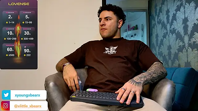 Snapshot of xlittle_xbearx chatting on February 19, 9:03 pm xlittle xbearx online show from February 19, 9:03 pm