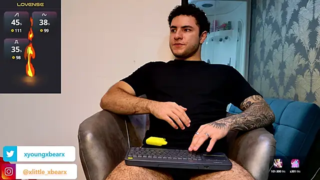 Snapshot of xlittle_xbearx chatting on March 18, 2:18 am xlittle xbearx online show from March 18, 2:18 am