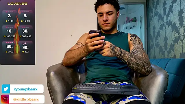 Snapshot of xlittle_xbearx chatting on February 13, 9:28 pm xlittle xbearx online show from February 13, 9:28 pm
