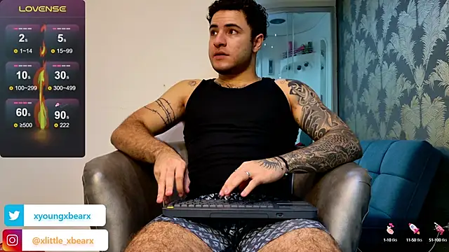 Snapshot of xlittle_xbearx chatting on February 9, 12:51 am xlittle xbearx online show from February 9, 12:51 am