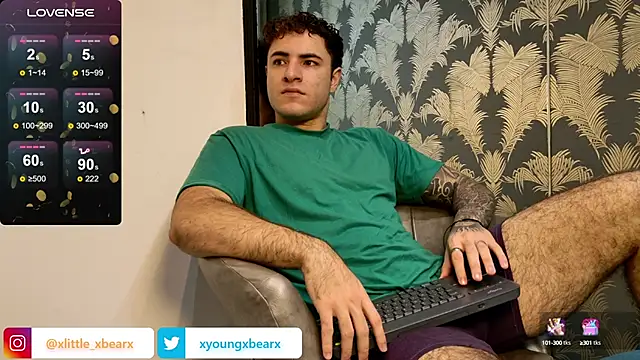 Snapshot of xlittle_xbearx chatting on January 5, 11:44 pm xlittle xbearx online show from January 5, 11:44 pm