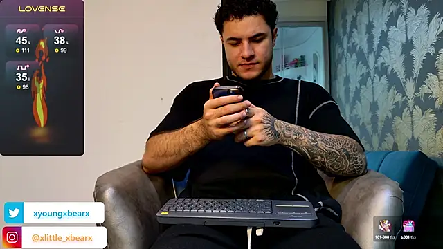 Snapshot of xlittle_xbearx chatting on February 26, 3:42 am xlittle xbearx online show from February 26, 3:42 am