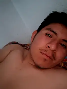 Snapshot of uziel2345 chatting on September 10, 2:10 am uziel2345 online show from September 10, 2:10 am