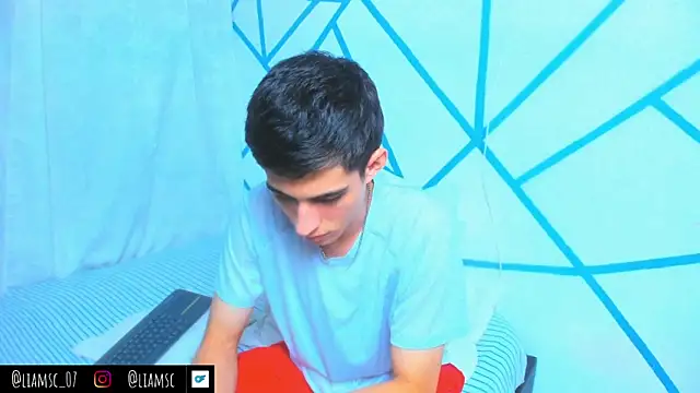 Snapshot of liam_scott77 chatting on October 17, 8:13 pm liam scott77 online show from October 17, 8:13 pm