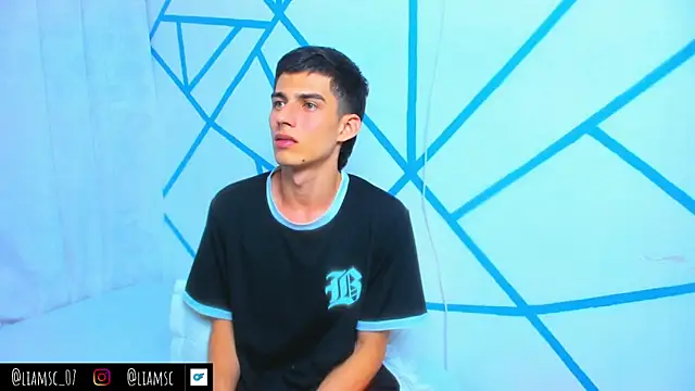 Snapshot of liam_scott77 chatting on October 7, 9:08 pm liam scott77 online show from October 7, 9:08 pm