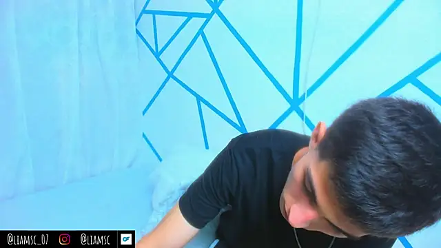 Snapshot of liam_scott77 chatting on October 3, 12:26 am liam scott77 online show from October 3, 12:26 am
