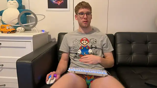 Snapshot of BlueEyedTallGuy94 chatting on January 11, 3:55 am BlueEyedTallGuy94 online show from January 11, 3:55 am