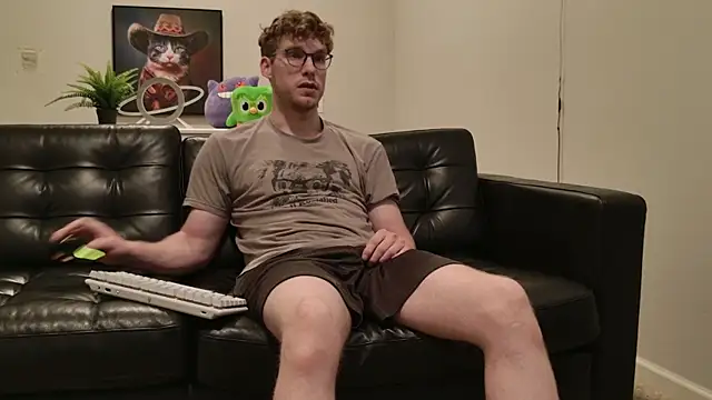 Snapshot of BlueEyedTallGuy94 chatting on October 4, 10:58 pm BlueEyedTallGuy94 online show from October 4, 10:58 pm