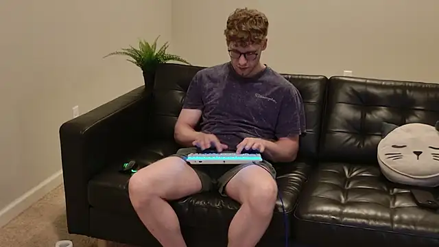 Snapshot of BlueEyedTallGuy94 chatting on September 14, 2:35 am BlueEyedTallGuy94 online show from September 14, 2:35 am