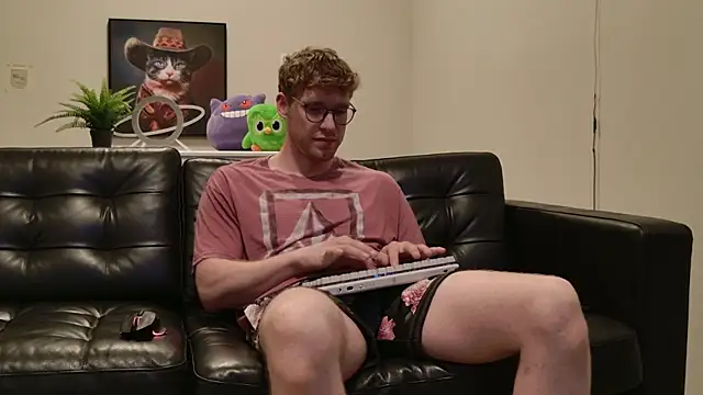 Snapshot of BlueEyedTallGuy94 chatting on October 2, 1:31 am BlueEyedTallGuy94 online show from October 2, 1:31 am
