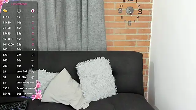 Snapshot of curly_muscle chatting on January 20, 10:15 pm curly muscle online show from January 20, 10:15 pm