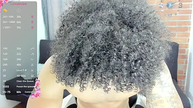 Snapshot of curly_muscle chatting on March 13, 7:06 pm curly muscle online show from March 13, 7:06 pm