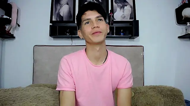 Snapshot of Tayson_Rivers chatting on December 12, 5:52 am Tayson Rivers online show from December 12, 5:52 am