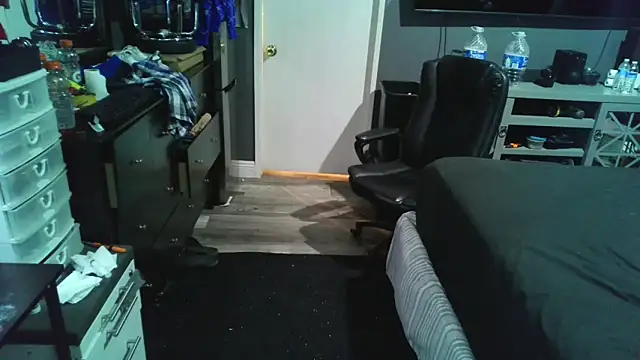 MasterJizzJunky online show from April 8, 7:00 pm