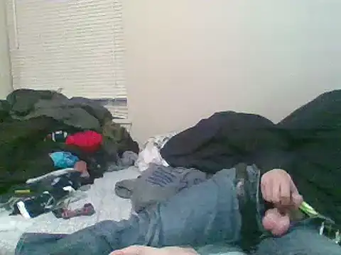 Snapshot of SmokingSloth chatting on February 25, 4:35 am SmokingSloth online show from February 25, 4:35 am