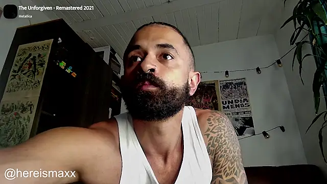 Snapshot of MaxG__ chatting on October 3, 10:37 pm MaxG online show from October 3, 10:37 pm