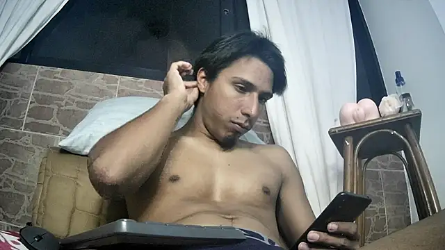 Snapshot of michaelhotbbc chatting on December 15, 2:30 am michaelhotbbc online show from December 15, 2:30 am