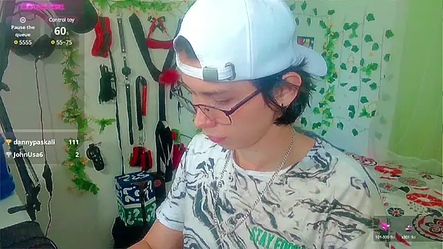 Snapshot of Andy_gray chatting on March 18, 9:32 pm Andy gray online show from March 18, 9:32 pm