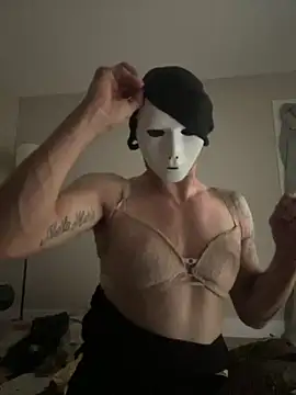 UtopianMisfit1 online show from May 17, 7:49 am