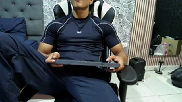 chriss jones1 online show from May 15, 12:20 am