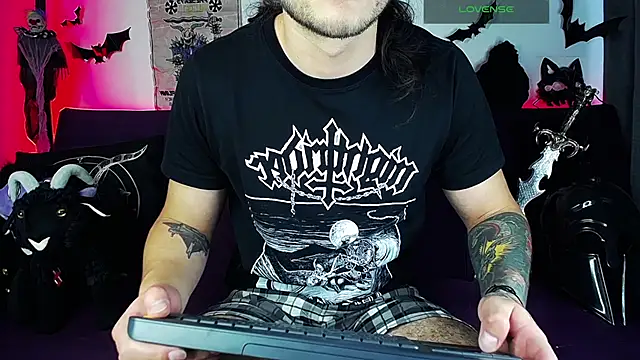 Snapshot of blckwolf_6 chatting on October 19, 3:59 pm blckwolf 6 online show from October 19, 3:59 pm