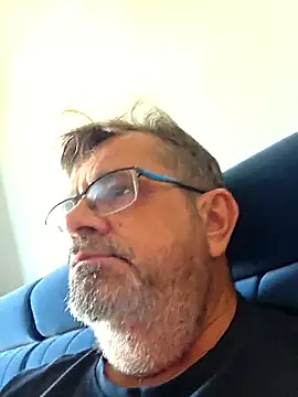 axecoman60 online show from May 1, 3:03 pm