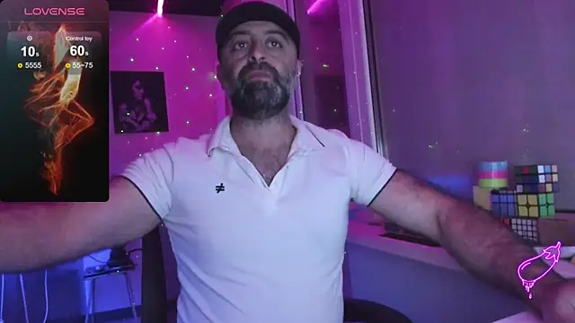 Snapshot of MAGABEAR077 chatting on October 28, 8:44 pm MAGABEAR077 online show from October 28, 8:44 pm