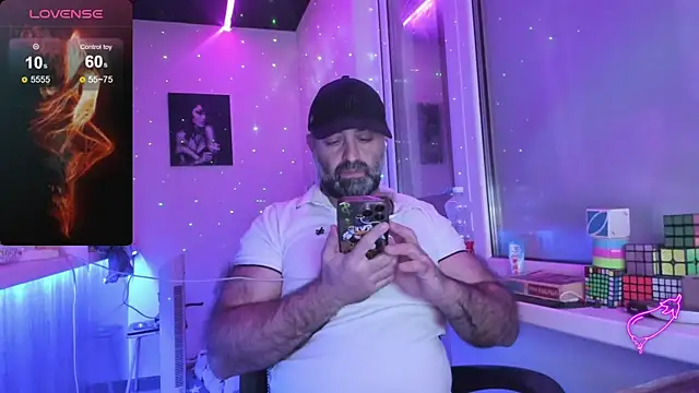 Snapshot of MAGABEAR077 chatting on November 1, 9:08 pm MAGABEAR077 online show from November 1, 9:08 pm