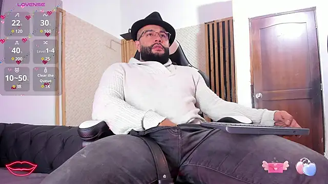 Snapshot of Luke__09 chatting on January 26, 3:59 am Luke 09 online show from January 26, 3:59 am